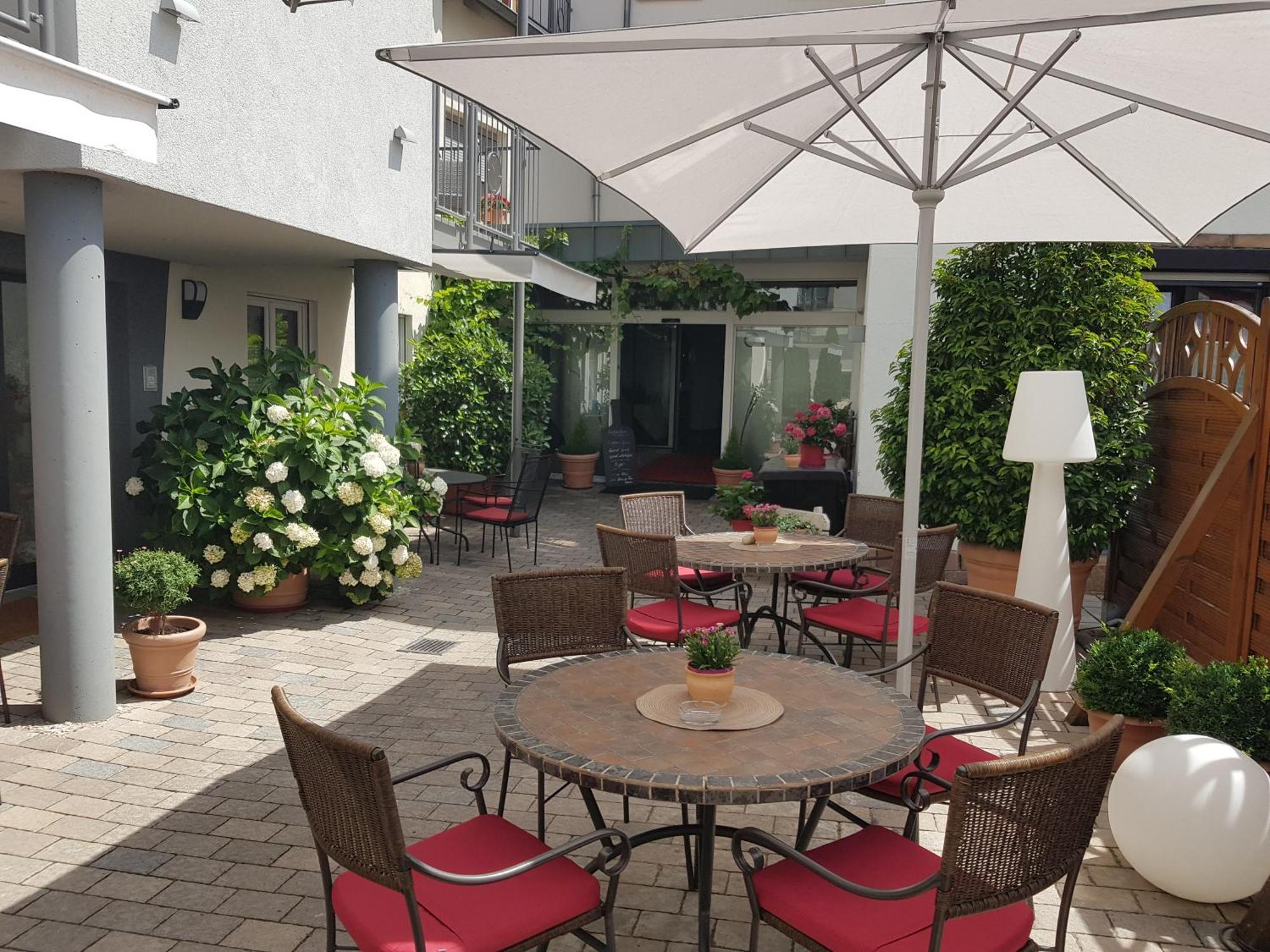 Hotel-Restaurant Pfaelzer Hof Edenkoben Exterior photo
