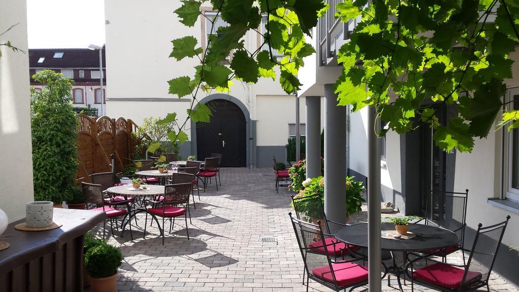 Hotel-Restaurant Pfaelzer Hof Edenkoben Exterior photo