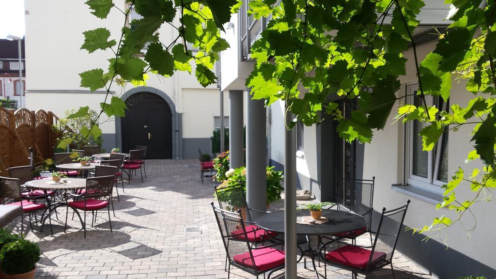Hotel-Restaurant Pfaelzer Hof Edenkoben Exterior photo